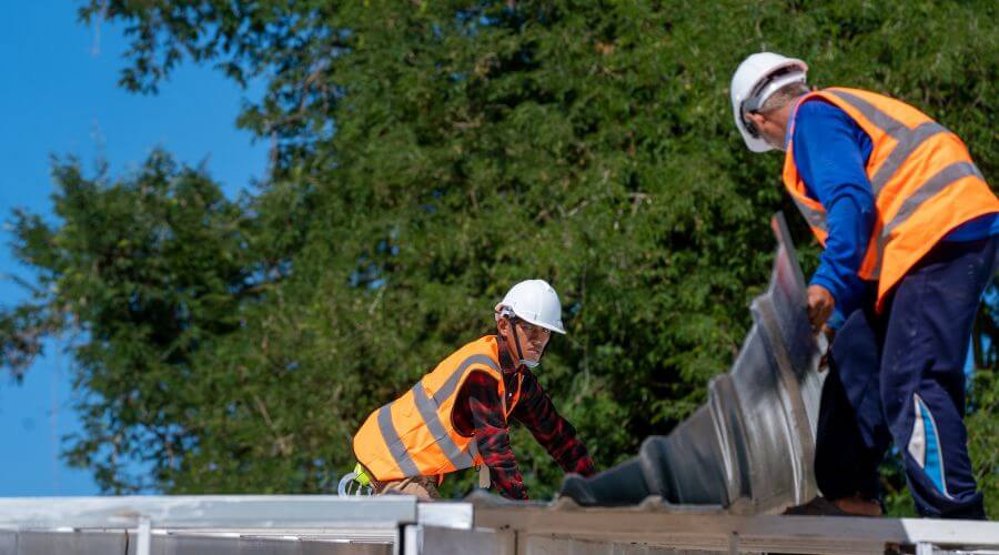 Professional gutter cleaning in Zahl, ND